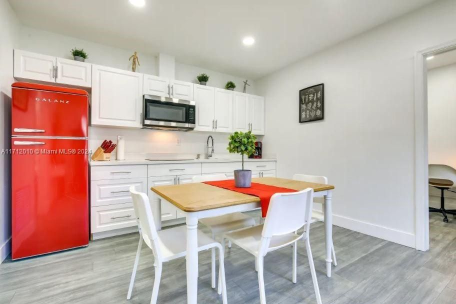 For Rent: $2,400 (2 beds, 1 baths, 2346 Square Feet)