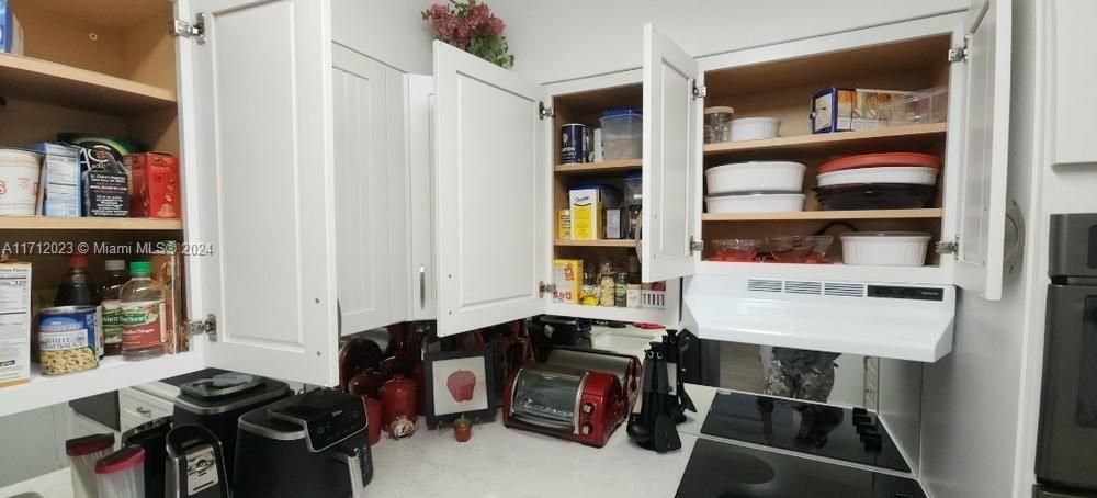 kitchen shelved cabinets