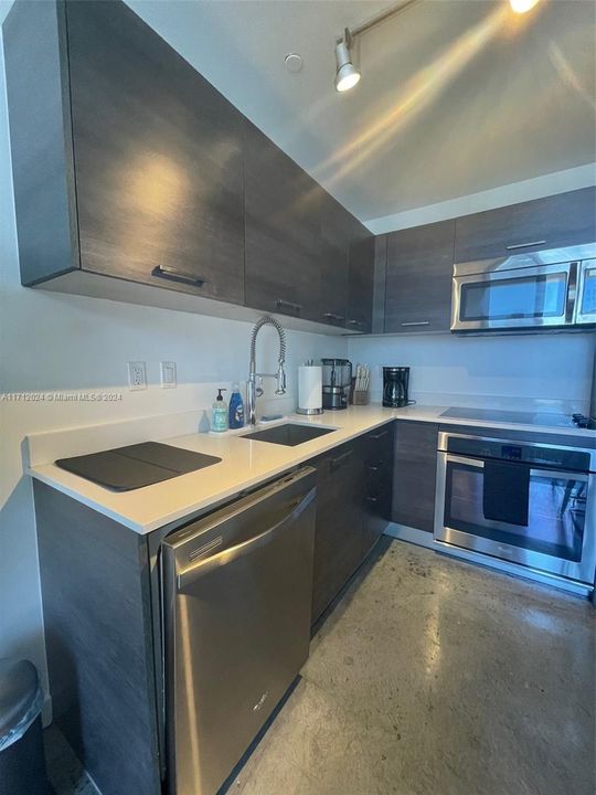 For Rent: $2,800 (1 beds, 1 baths, 526 Square Feet)