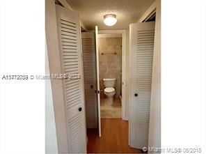 For Sale: $275,000 (1 beds, 1 baths, 712 Square Feet)