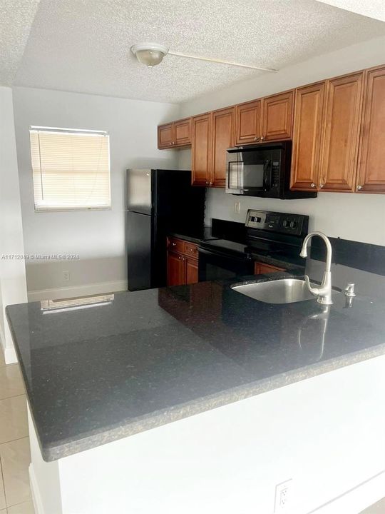 For Rent: $1,900 (2 beds, 2 baths, 815 Square Feet)