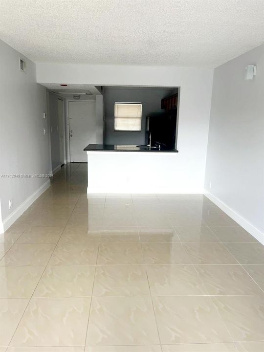 For Rent: $1,900 (2 beds, 2 baths, 815 Square Feet)