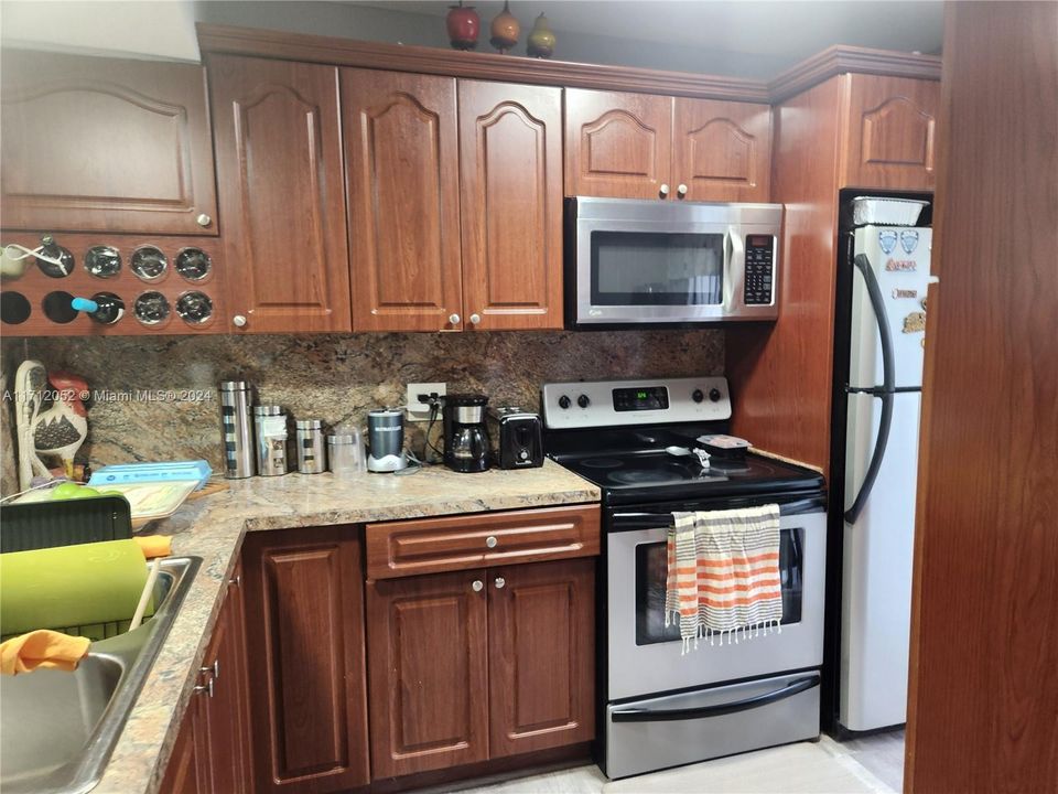 For Sale: $329,000 (2 beds, 1 baths, 1152 Square Feet)