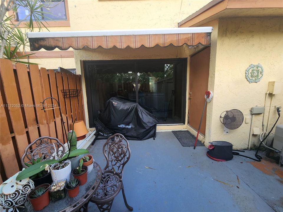 For Sale: $329,000 (2 beds, 1 baths, 1152 Square Feet)