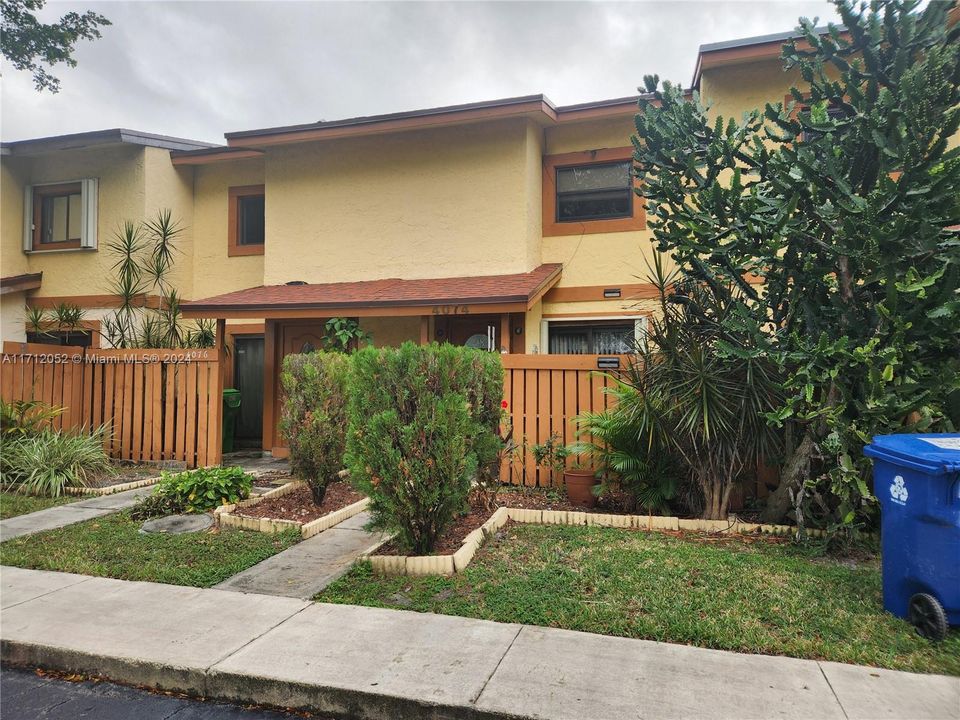 For Sale: $329,000 (2 beds, 1 baths, 1152 Square Feet)