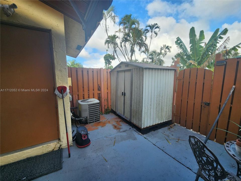 For Sale: $329,000 (2 beds, 1 baths, 1152 Square Feet)