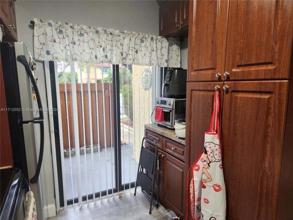 For Sale: $329,000 (2 beds, 1 baths, 1152 Square Feet)