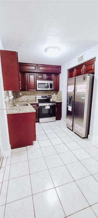 For Rent: $2,600 (2 beds, 1 baths, 809 Square Feet)