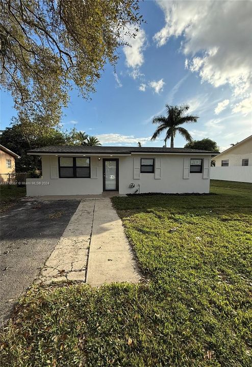 For Sale: $525,000 (3 beds, 2 baths, 875 Square Feet)