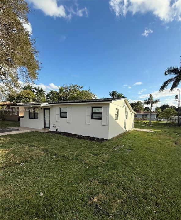 For Sale: $525,000 (3 beds, 2 baths, 875 Square Feet)