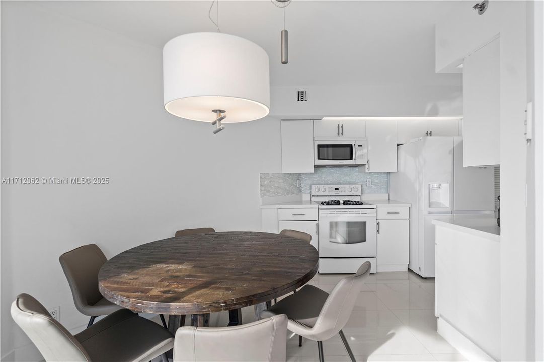 For Sale: $690,000 (1 beds, 2 baths, 1260 Square Feet)