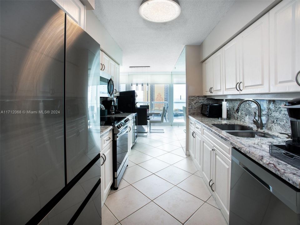 For Sale: $1,050,000 (2 beds, 2 baths, 1530 Square Feet)