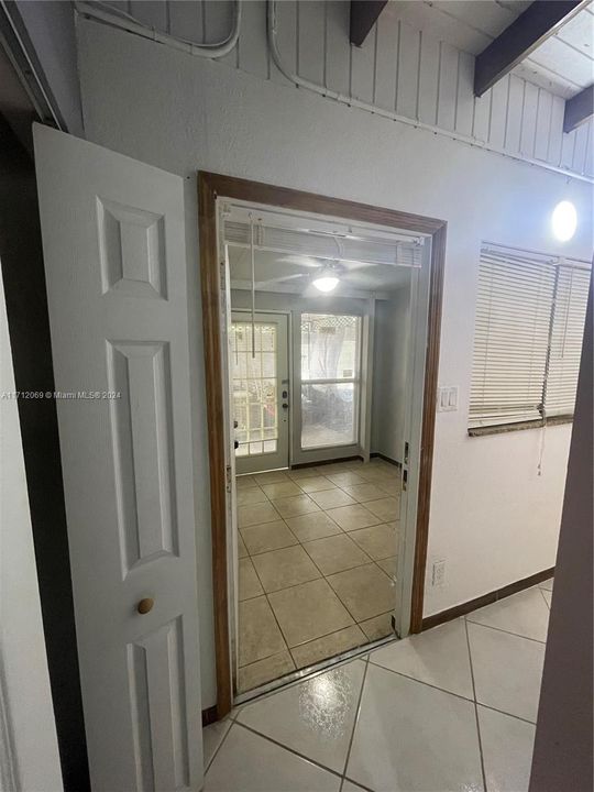 For Rent: $1,900 (2 beds, 1 baths, 1015 Square Feet)