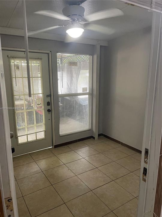 For Rent: $1,900 (2 beds, 1 baths, 1015 Square Feet)