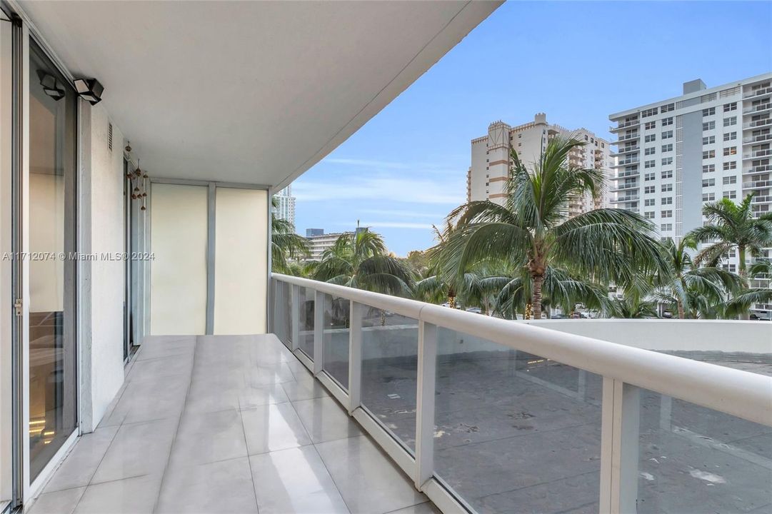 En Venta: $979,000 (3 camas, 3 baños, 1571 Pies cuadrados)