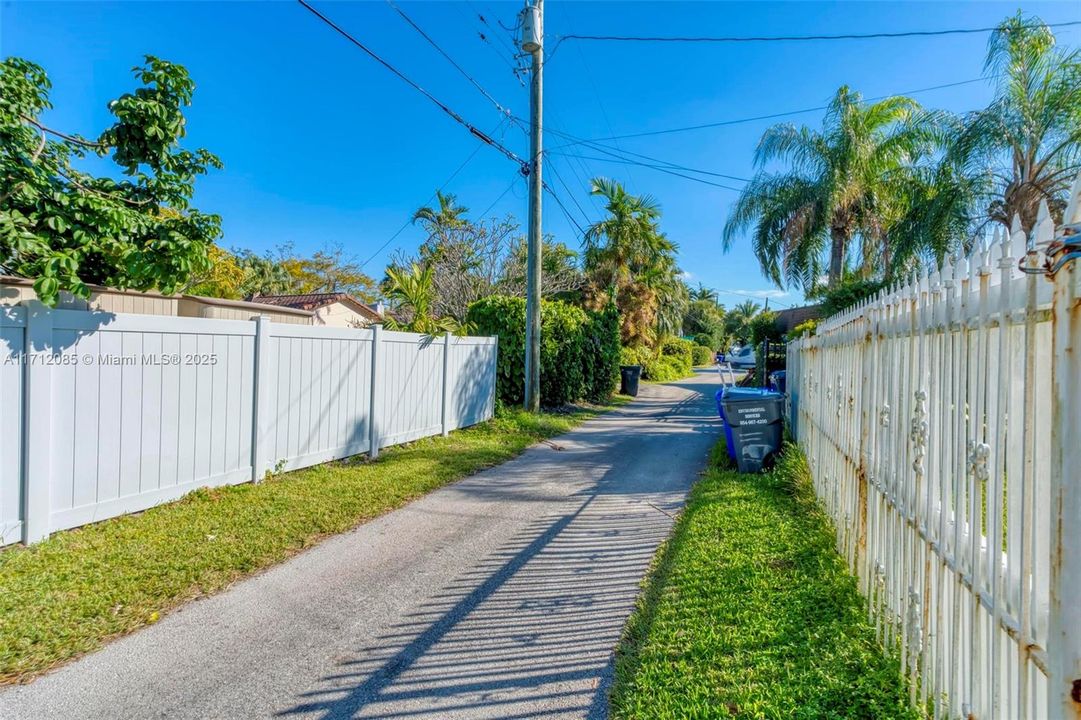 For Sale: $750,000 (2 beds, 2 baths, 2143 Square Feet)