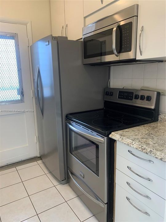 For Sale: $85,000 (1 beds, 1 baths, 688 Square Feet)