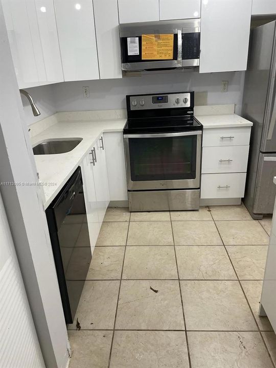 For Rent: $2,100 (2 beds, 2 baths, 1057 Square Feet)