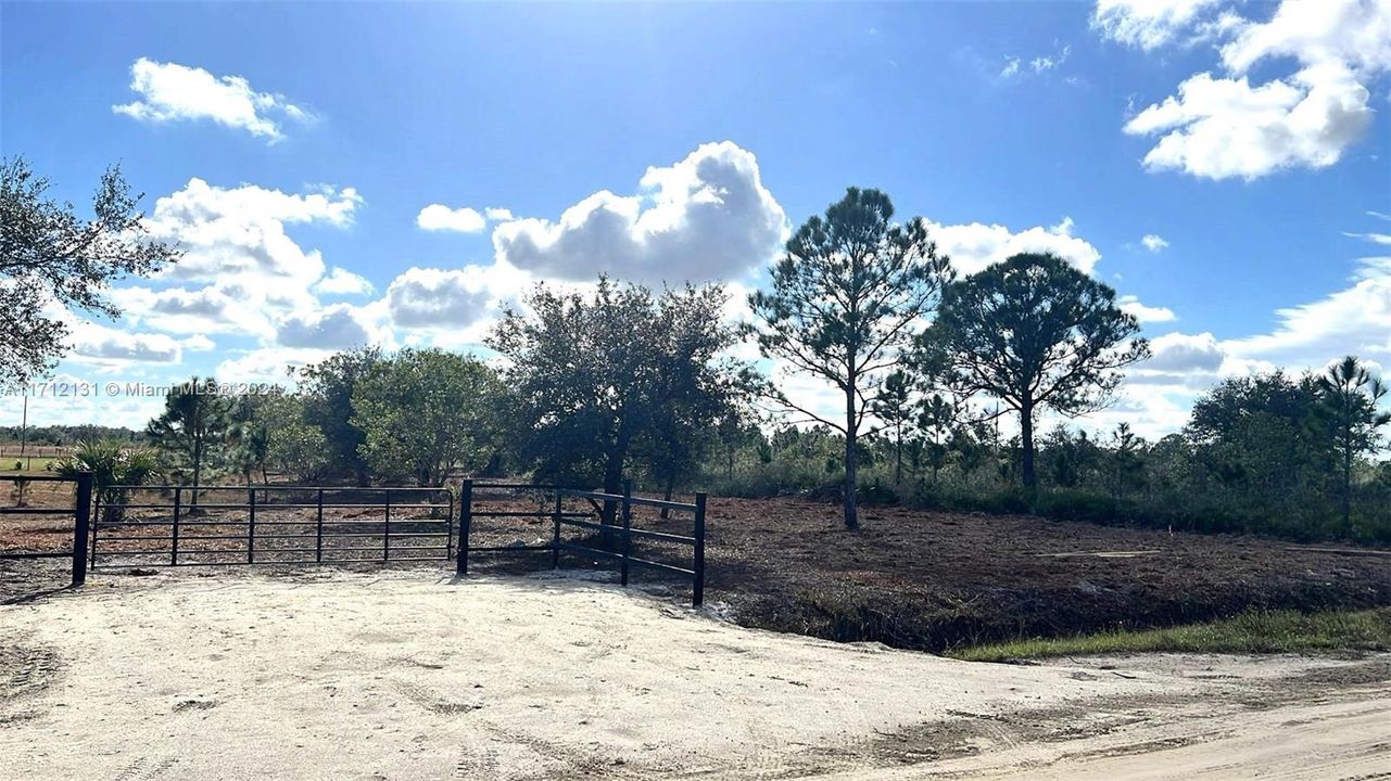 En Venta: $49,000 (1.50 acres)