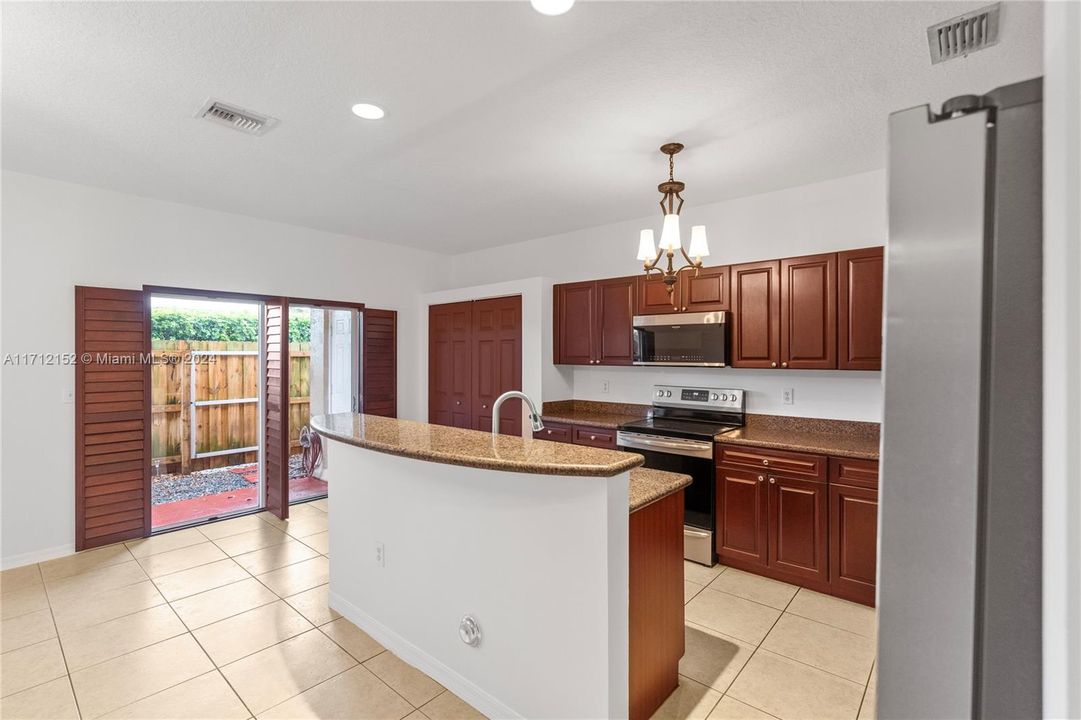 For Sale: $355,000 (4 beds, 2 baths, 1846 Square Feet)