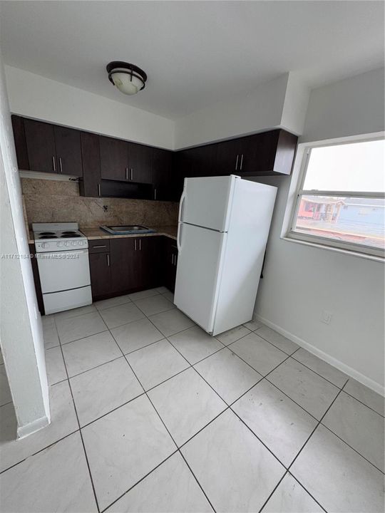 For Rent: $1,600 (1 beds, 1 baths, 450 Square Feet)