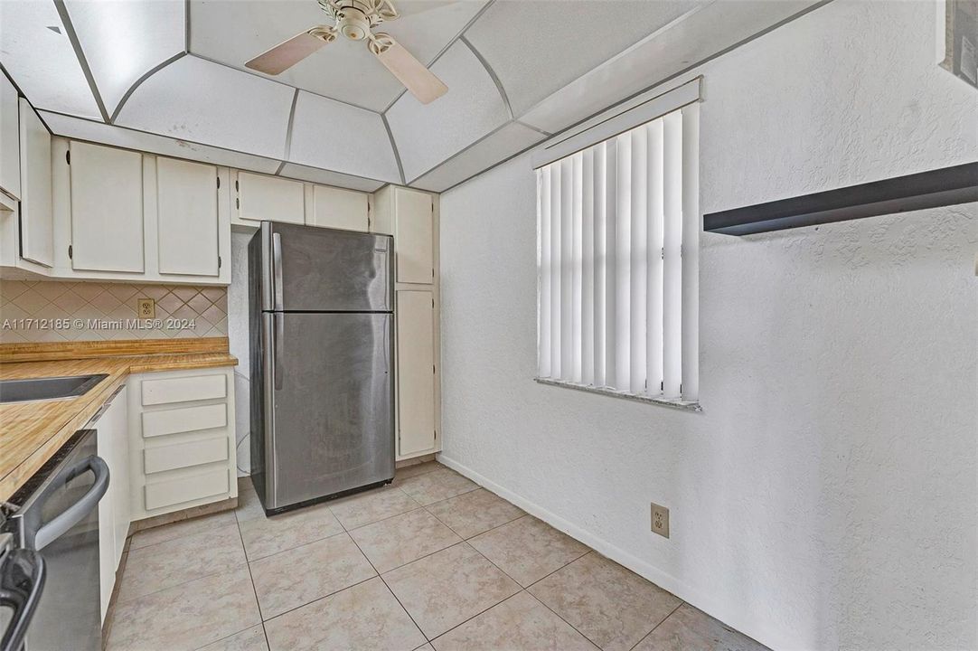 For Sale: $189,500 (2 beds, 2 baths, 1040 Square Feet)