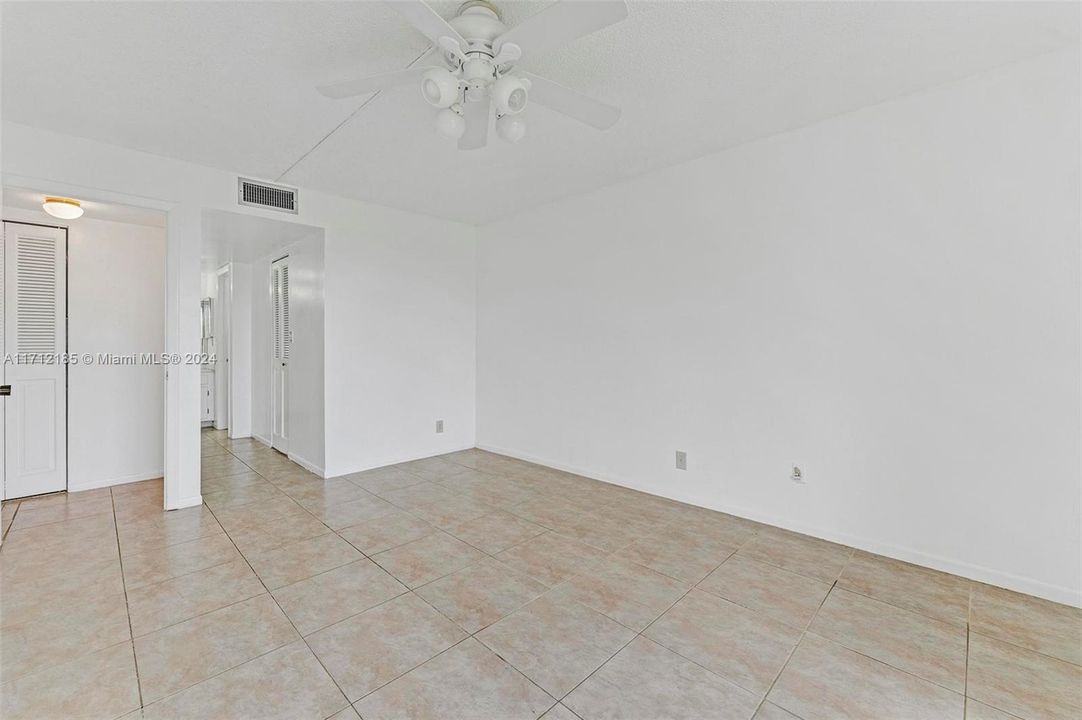 For Sale: $189,500 (2 beds, 2 baths, 1040 Square Feet)