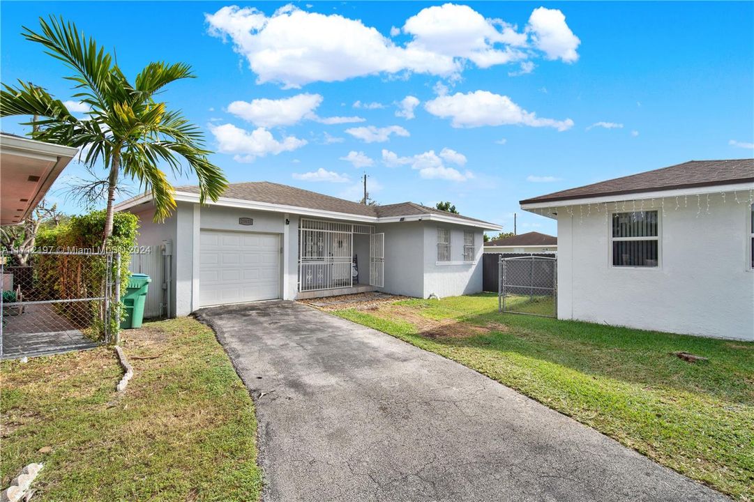 For Sale: $450,000 (3 beds, 2 baths, 1283 Square Feet)