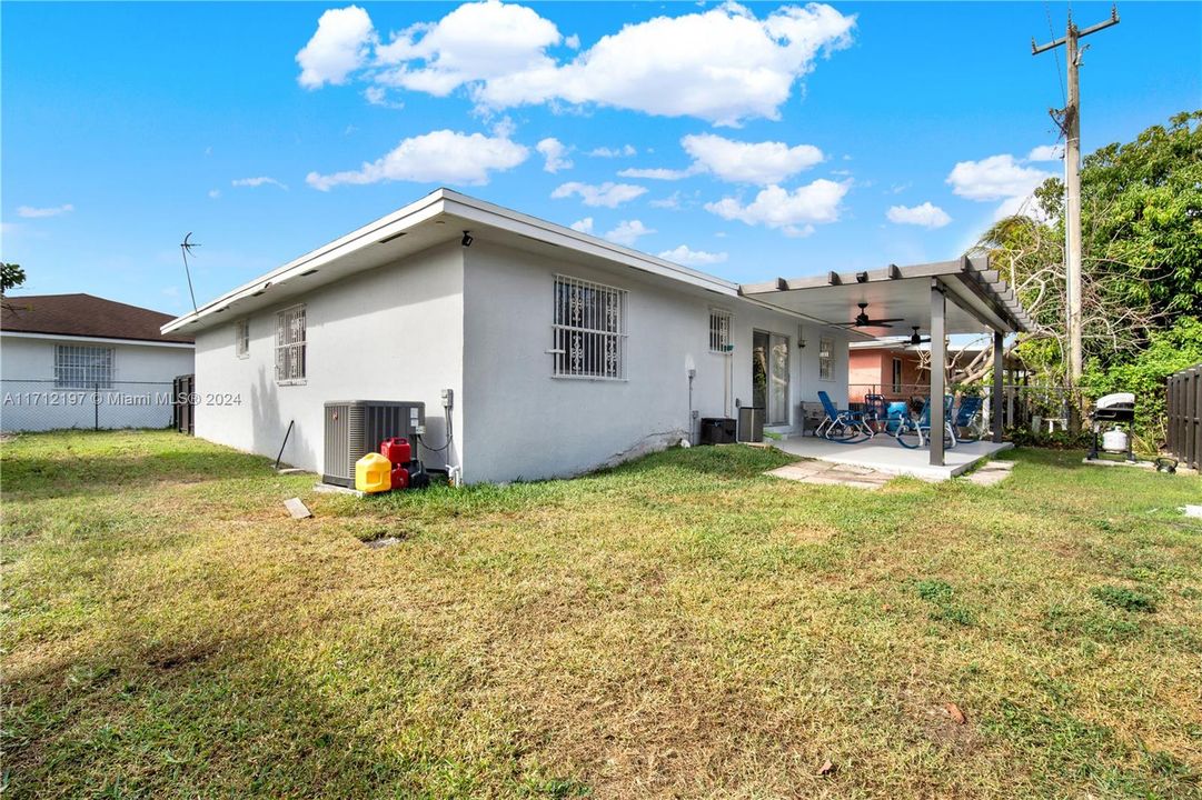 For Sale: $450,000 (3 beds, 2 baths, 1283 Square Feet)