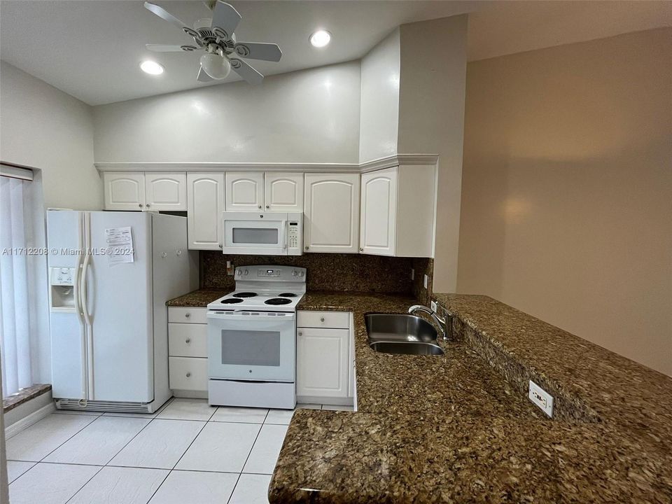 For Sale: $279,900 (2 beds, 2 baths, 1100 Square Feet)