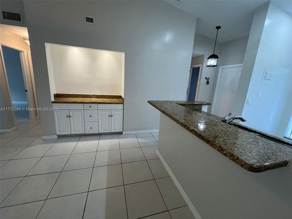 For Sale: $279,900 (2 beds, 2 baths, 1100 Square Feet)