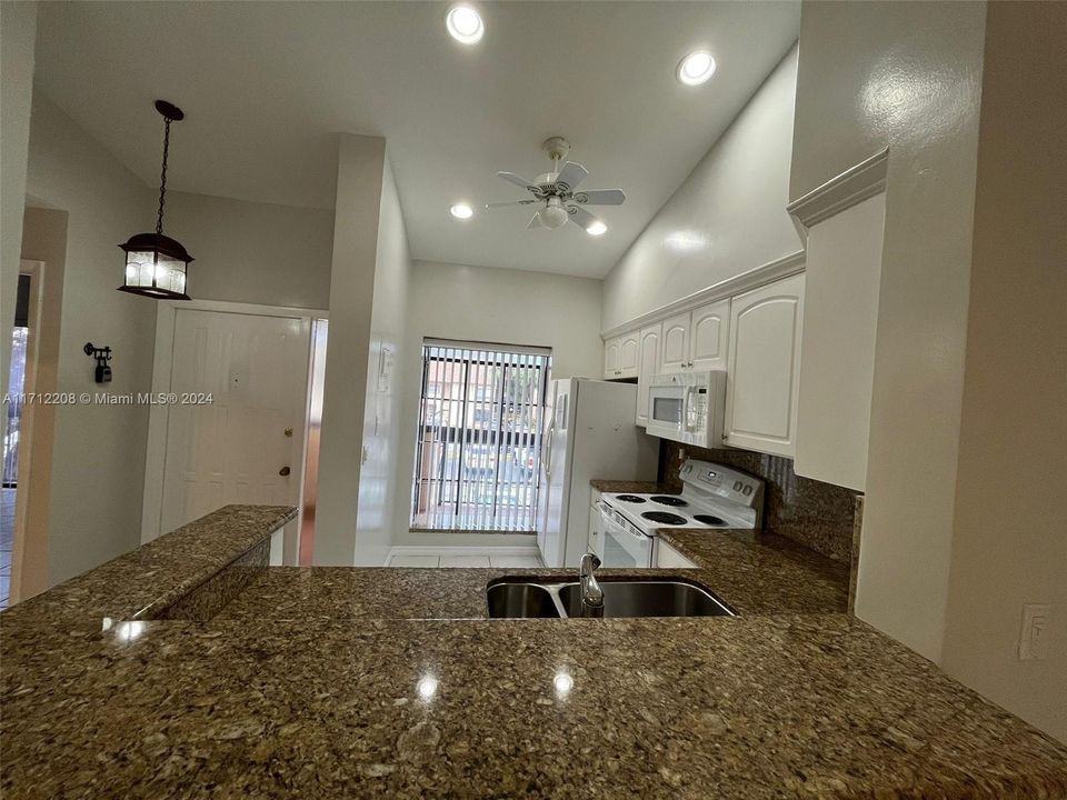 For Sale: $279,900 (2 beds, 2 baths, 1100 Square Feet)