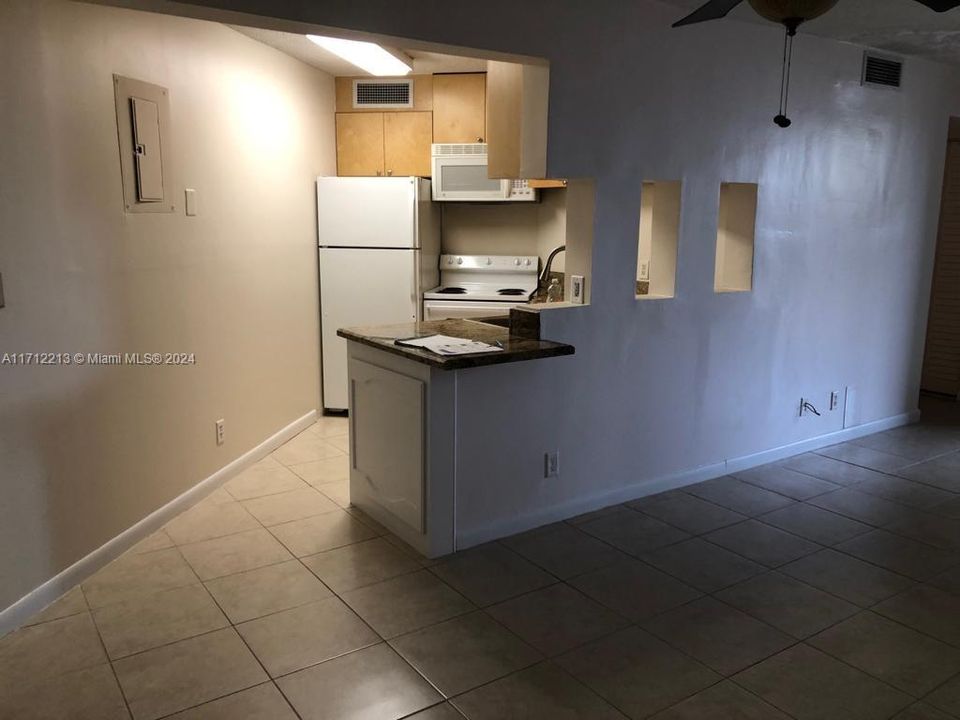 For Sale: $199,000 (2 beds, 2 baths, 890 Square Feet)