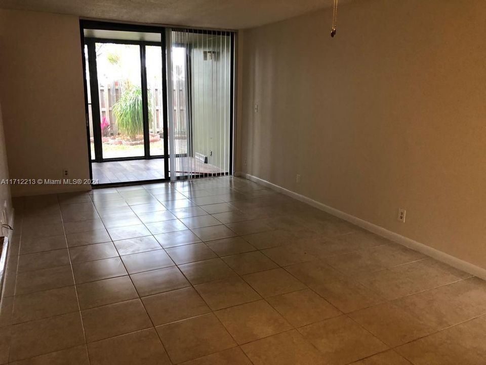 For Sale: $199,000 (2 beds, 2 baths, 890 Square Feet)