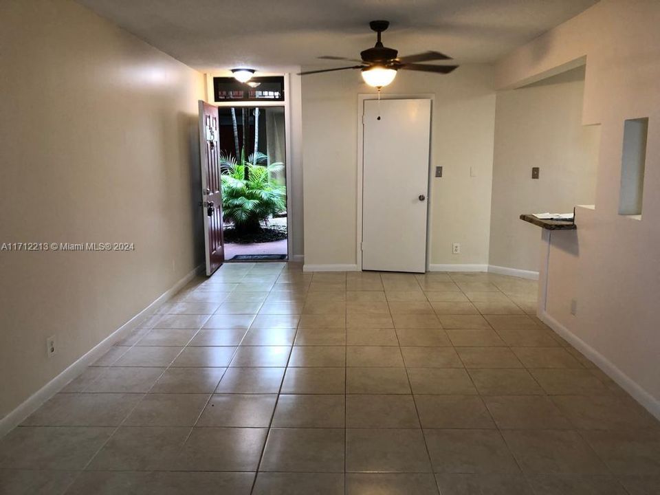 For Sale: $199,000 (2 beds, 2 baths, 890 Square Feet)