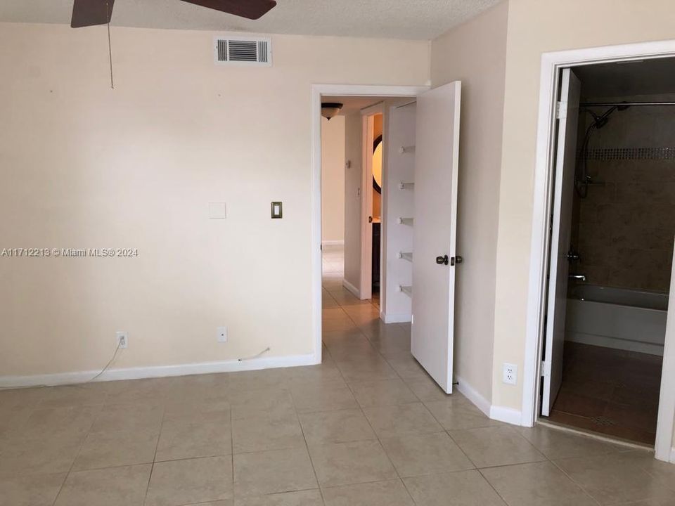 For Sale: $199,000 (2 beds, 2 baths, 890 Square Feet)