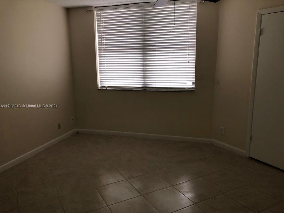 For Sale: $199,000 (2 beds, 2 baths, 890 Square Feet)