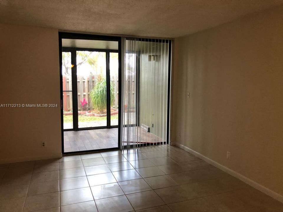 For Sale: $199,000 (2 beds, 2 baths, 890 Square Feet)