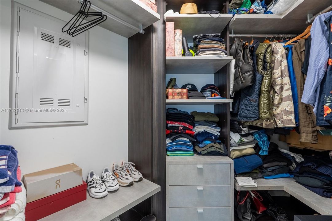 Walking closet