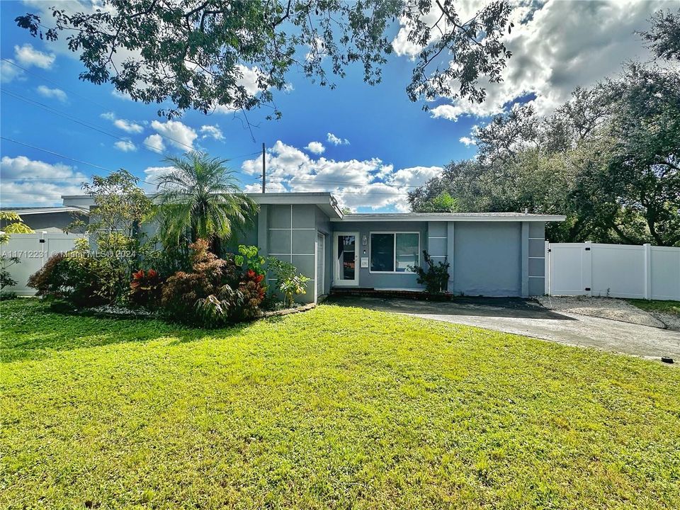 For Sale: $540,000 (3 beds, 2 baths, 1172 Square Feet)