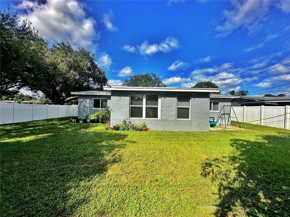 For Sale: $540,000 (3 beds, 2 baths, 1172 Square Feet)