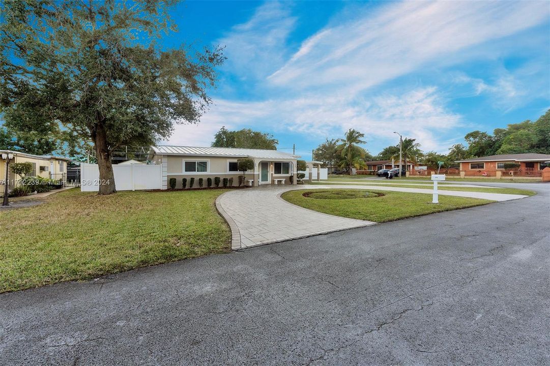 For Sale: $520,000 (3 beds, 2 baths, 1040 Square Feet)