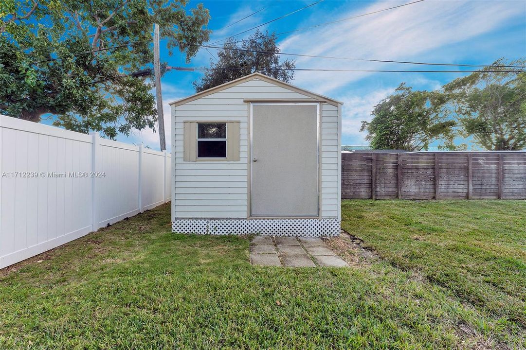 For Sale: $520,000 (3 beds, 2 baths, 1040 Square Feet)