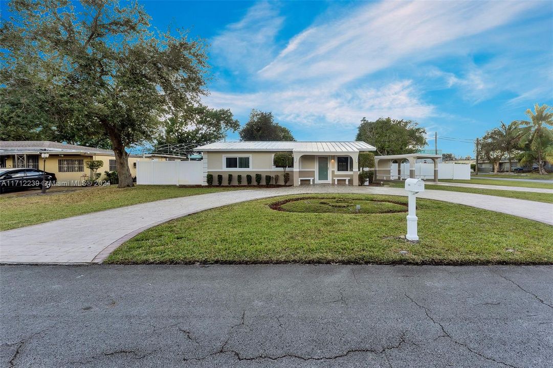 For Sale: $520,000 (3 beds, 2 baths, 1040 Square Feet)