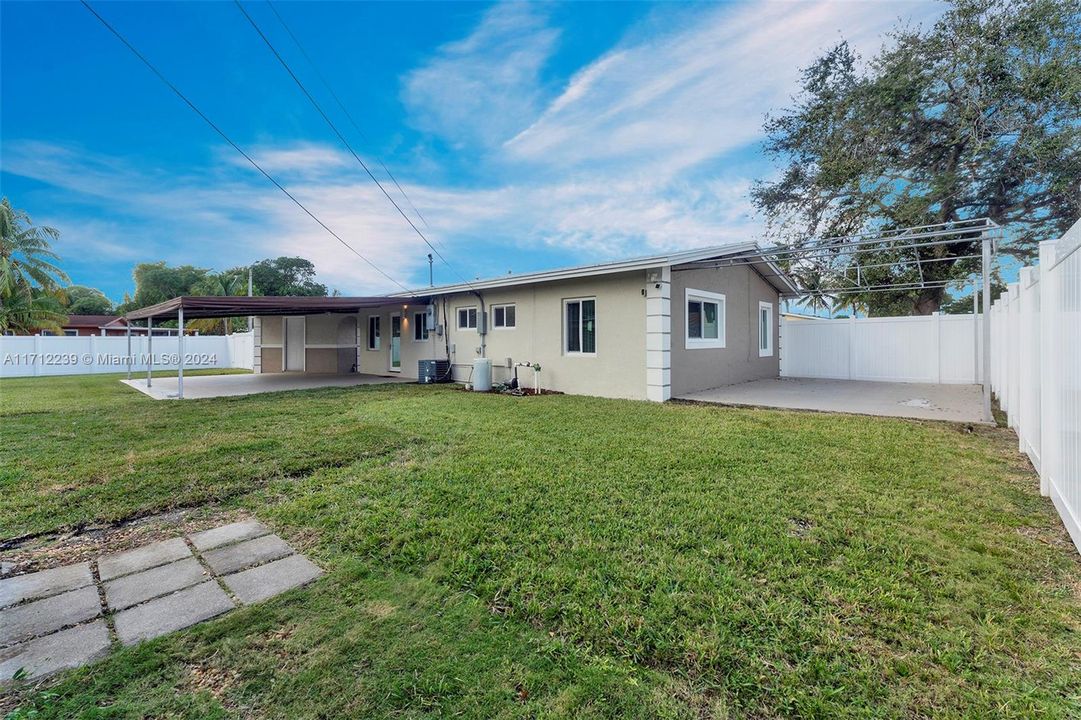 For Sale: $520,000 (3 beds, 2 baths, 1040 Square Feet)