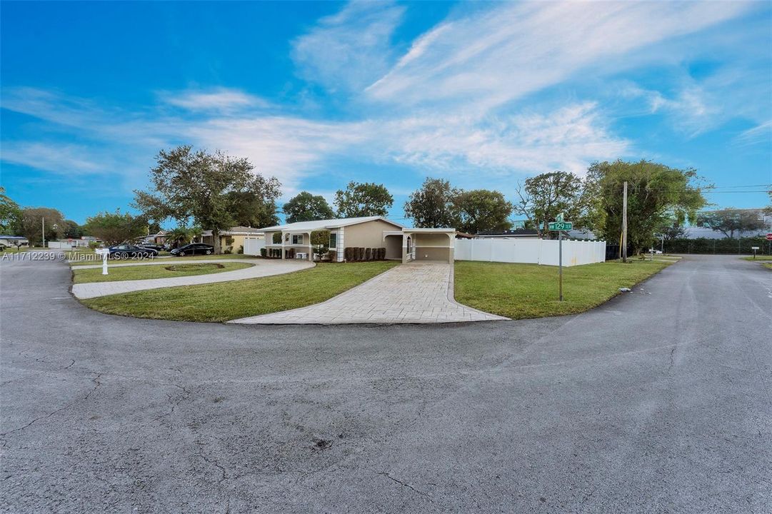 For Sale: $520,000 (3 beds, 2 baths, 1040 Square Feet)