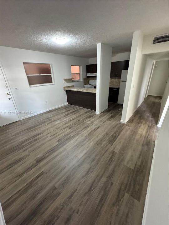 For Rent: $1,800 (1 beds, 1 baths, 500 Square Feet)