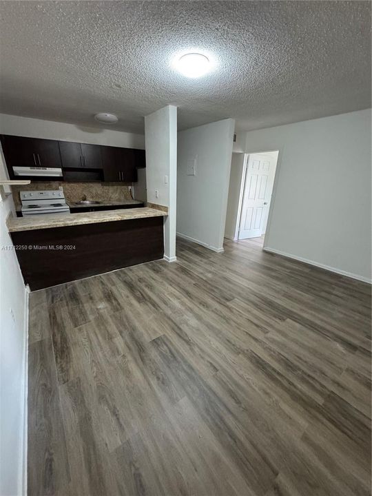 For Rent: $1,800 (1 beds, 1 baths, 500 Square Feet)