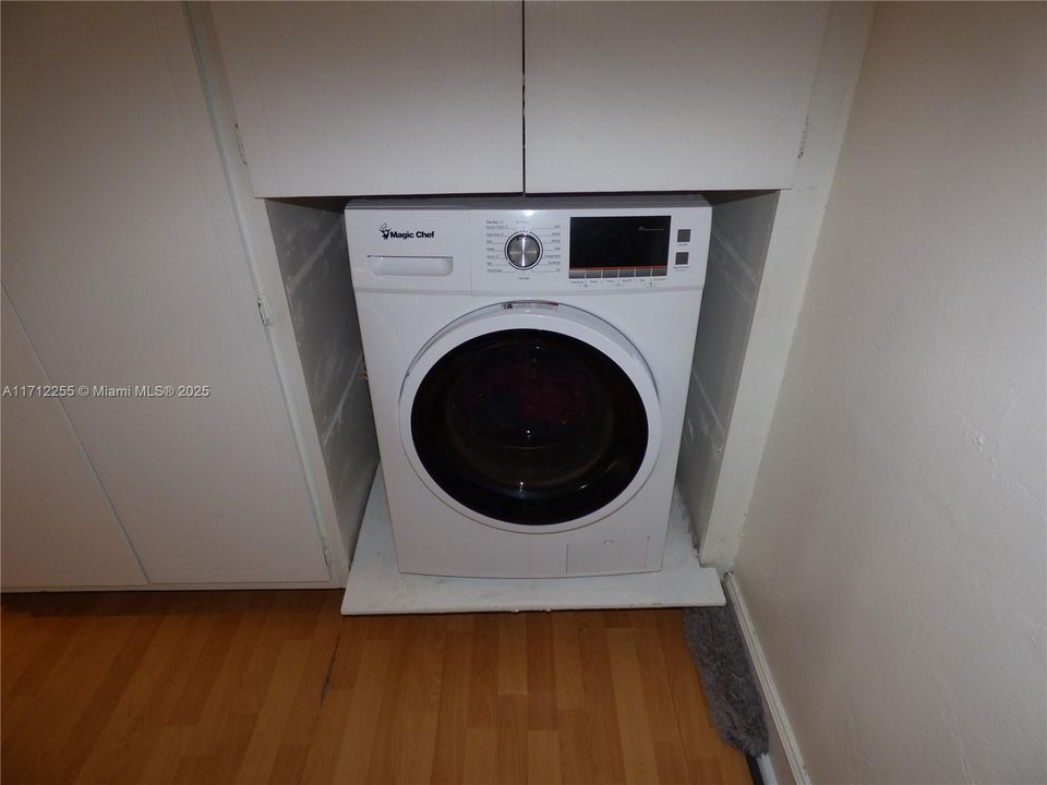 Active With Contract: $125,000 (1 beds, 1 baths, 750 Square Feet)