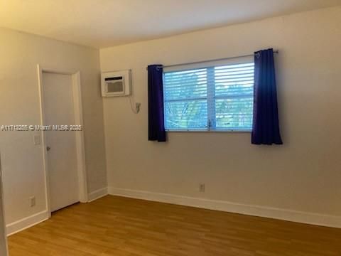 Active With Contract: $125,000 (1 beds, 1 baths, 750 Square Feet)